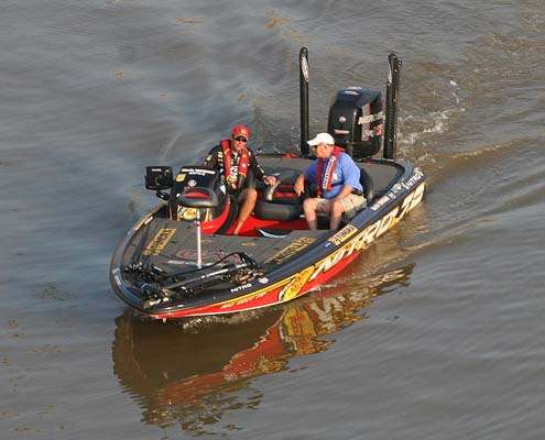 <p>
	Kevin VanDam visits with his Marshal as they idle into the lock.</p>
