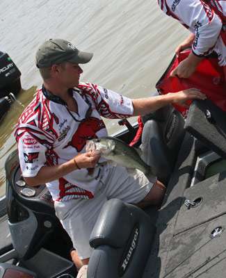<p>
	Kyle Billingsley of Arkansas pulls out his biggest keeper on Day Two of the 2011 Mercury College Bass West Super Regional.</p>
