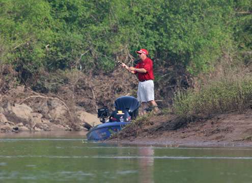 <p>
	Alton Jones relinquished his lead in the Toyota Tundra Bassmaster Angler of the Year race, but looks to change that on the Arkansas River.</p>
