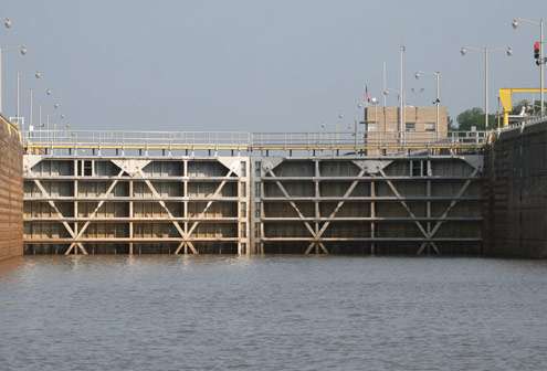 <p>
	 </p>
<p>
	The calm before the storm as the lock anglers use to get to Pine Bluff sits closed early on Thursday.</p>
