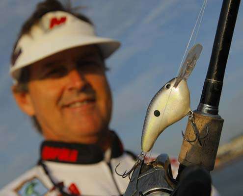 <p>
	 </p>
<p>
	Bernie Schultz holds up the crankbait he has used to make the final.</p>
