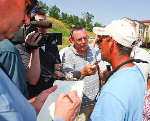 <p>
	Members of the media surrounded Bobby Ferguson after his win in the Bass Pro Shops Southern Open on Douglas Lake.</p>
