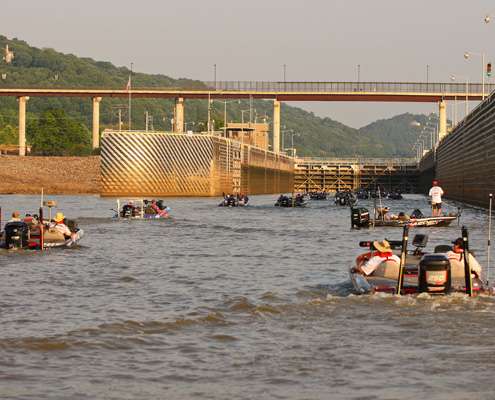<p>
	Several anglers in the field enter Murray Lock and Dam to begin Day Two on the Arkansas River.</p>
