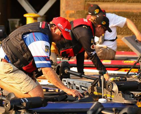 <p>
	While in the lock anglers worked on their tackle and adjusted their electronics.</p>
