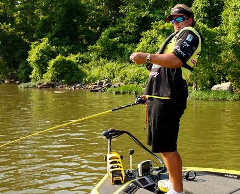 <p>
	Skeet Reese recounts the story of a 5-pounder he caught earlier in the day.</p>
