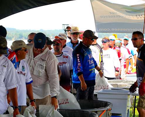 <p>
	The holding tanks become a busy place and anglers begin to line up for the Day Two weigh-in.</p>
