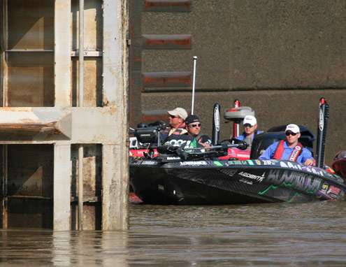 <p>
	 </p>
<p>
	Fred Roumbanis prepares to idle out from the lock to enter the Pine Bluff pool.</p>
