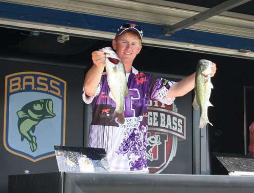 <p>
	John Anderson from Tarleton State brought in 11 pounds, 3 ounces and sits in sixth place.</p>
