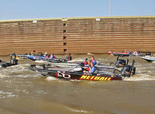 <p>
	 </p>
<p>
	Greg Vinson and a bunch of other boats made the long run down to Pine Bluff.</p>
