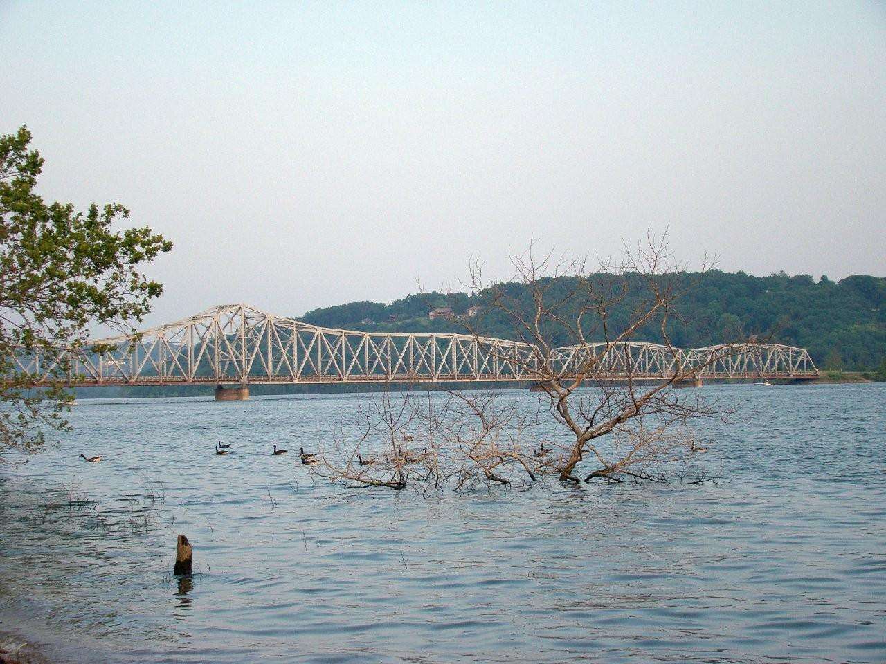 <p>
	The Highway 13 bridge crosses Table Rock near tournament headquarters -- the weigh-in area and takeoff site -- at Kimberling Inn Resort and Conference Center.</p>
