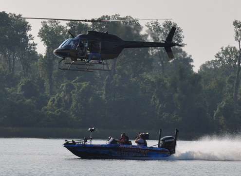 <p>
	Denny Brauer races down the Pine Bluff Harbor with a helicopter flying overhead.</p>
