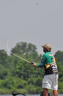 <p>
	Horton relied on a crankbait to sack his early-biting bass.</p>
