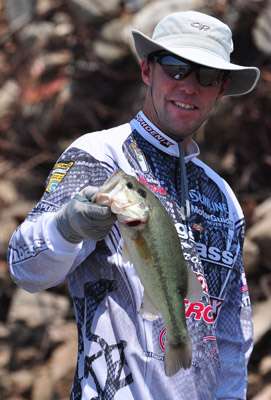 <p>
	Aaron Martens wound up with 10-14 for the day.</p>
