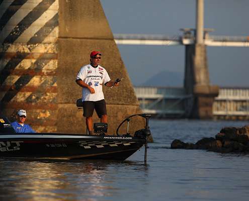 <p>
	Pete Ponds started Day Two in 12<sup>th</sup> place with 12 pounds, 11 ounces.</p>
