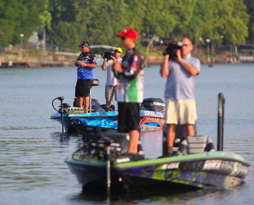 <p>
	Brauer and VanDam starting the morning fishing just yards from one another. </p>
