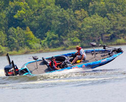 <p>
	With a 5-fish limit in the live well, Brauer speeds towards the final weigh in Little Rock.  </p>
