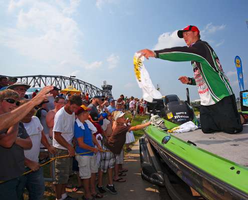 <p>
	 </p>
<p>
	Jonathon VanDam throws a signed t-shirt to a fan while waiting in line to weigh his fish. </p>
