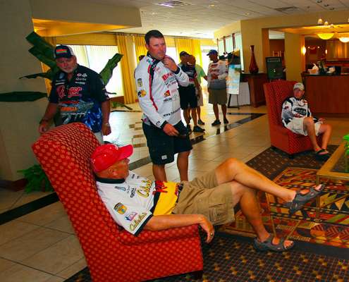 <p> 	Dave Smith finds a comfortable place to lounge while visiting with his Elite Series competitors.</p> 
