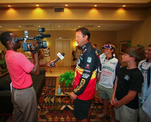 <p> 	Kevin VanDam does an interview with a local television station.</p> 