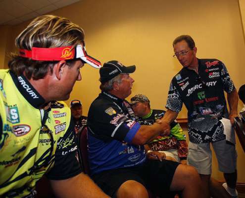 <p> 	Charlie Hartley congratulates Denny Brauer on his win last week on the Arkansas River</p> 
