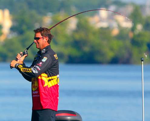<p>
	VanDam had culled through 14 bass in only 45 minutes on the water. </p>
