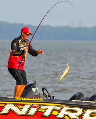 <p>
	 </p>
<p>
	VanDam was going through several fish early, but size was becoming an issue. </p>
