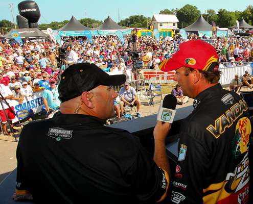 Kevin VanDam on-stage in front of the large crowd gathered to watch the final weigh in of the Dixie Duel.
