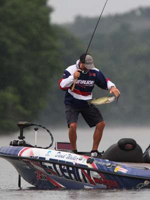 <p>
	With his catch mid-air David Walker reaches out to grab his most recent catch.</p>
