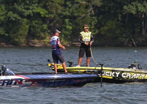 <p>
	David Walker and Skeet Reese both work over an underwater point on Day Three.</p>
