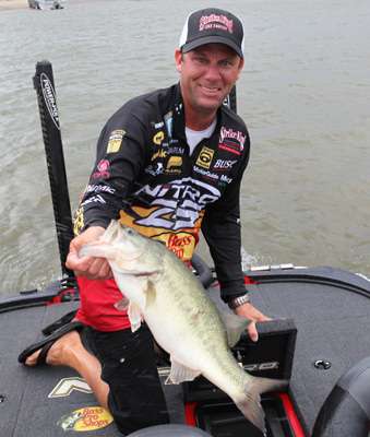 <p>
	 </p>
<p>
	Kevin VanDam holds up his biggest bass of the day on Saturday.</p>
