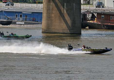 <p>
	 </p>
<p>
	As the weigh-in started, Rick Morris and Brent Chapman race to check in after being delayed by  a barge in a lock.</p>
