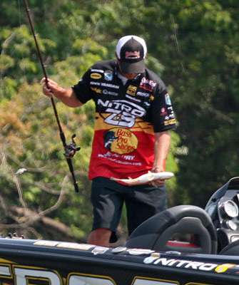 <p>
	Kevin VanDam lands another bass on Day One of the Diamond Drive.</p>
