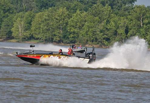 <p>
	Kevin VanDam hits a big wave near the mouth of Pine Bluff Harbor on Day Two of the Diamond Drive.</p>
