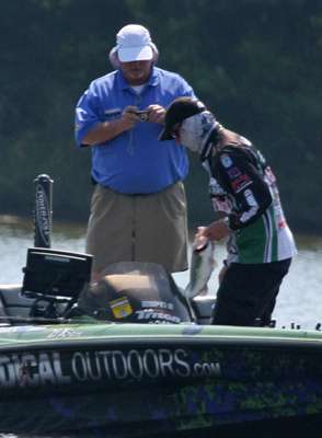 <p>
	This 4-pound class fish would be a big boost as Jonathon VanDam makes a run at the top-50 cut.</p>
