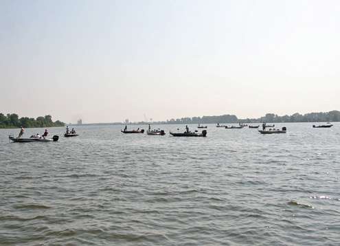 <p>
	At least 20 spectator boats started out watching Kevin VanDam try to stay in the Toyota Tundra Bassmaster Angler of the Year lead.</p>
