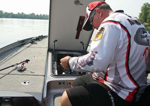 <p>
	After breaking off, John Murray takes a moment to retie his drop shot rig.</p>
