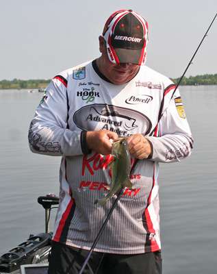 <p>
	Murray unhooks the smallish bass that he caught on Sunday.</p>
