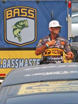 <p>
	Gerald Swindle prepares to roll out to the front of the stage for the drive-through weigh-in.</p>
