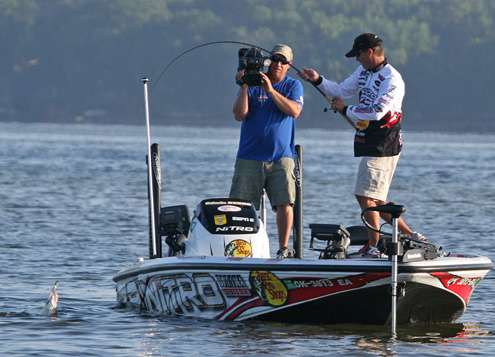 <p>
	Edwin Evers prepares to swing this keeper largemouth into the boat.</p>
