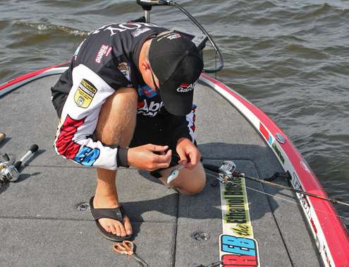 <p>
	 </p>
<p>
	Roy reties the crankbait that he has been catching many of his fish on.</p>
