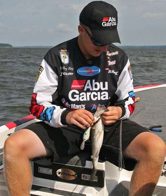 <p>
	 </p>
<p>
	Bradley Roy unhooks his fourth keeper largemouth of the morning.</p>
