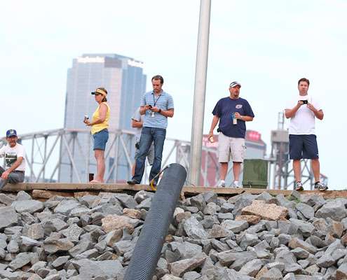 <p>
	Fans watch the anglers launch their boat from a rock jetty with the Little Rock skyline behind them.</p>
