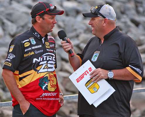 <p>
	B.A.S.S. emcee Dave Mercer talks with Kevin VanDam before takeoff. </p>
