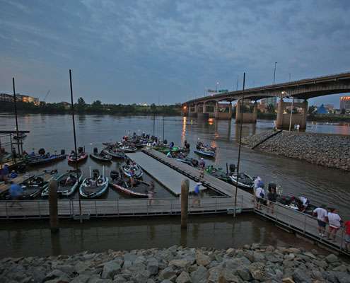 <p>
	Anglers prepare for Day One of the Diamond Drive on the Arkansas River, launching out of Little Rock, Ark.</p>
