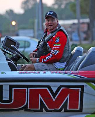 <p>
	Matt Reed said the anglers going south were working together to try and get through the two locks as quickly as possible.</p>
