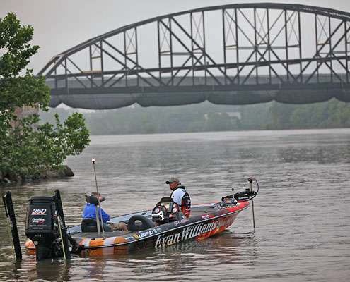 <p>
	Jason Quinn idles out onto the Arkansas River.</p>
