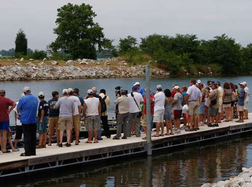 <p>
	A crowd gathers on the dock to watch the anglers check in on Day Two.</p>
