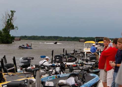 <p>
	 </p>
<p>
	Boats line the dock as the second flight arrives for the Day Three weigh-in.</p>
