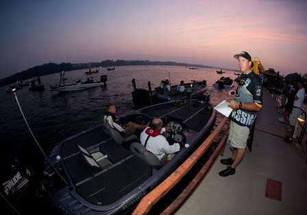 <p>
	Chris Bowes, the tournament director, helps anglers line up in order.</p>
