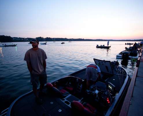 <p>
	Even on the final day, each pro angler is paired with a co-angler. </p>
